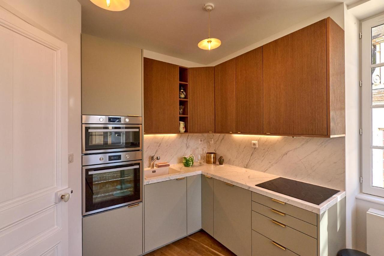 Appartement Montagnon - Les Suites Du Palais - Classe 4 Etoiles, Parking Prive, Vue Cathedrale, 3 Chambres, Primo C0Nciergerie نيفي المظهر الخارجي الصورة