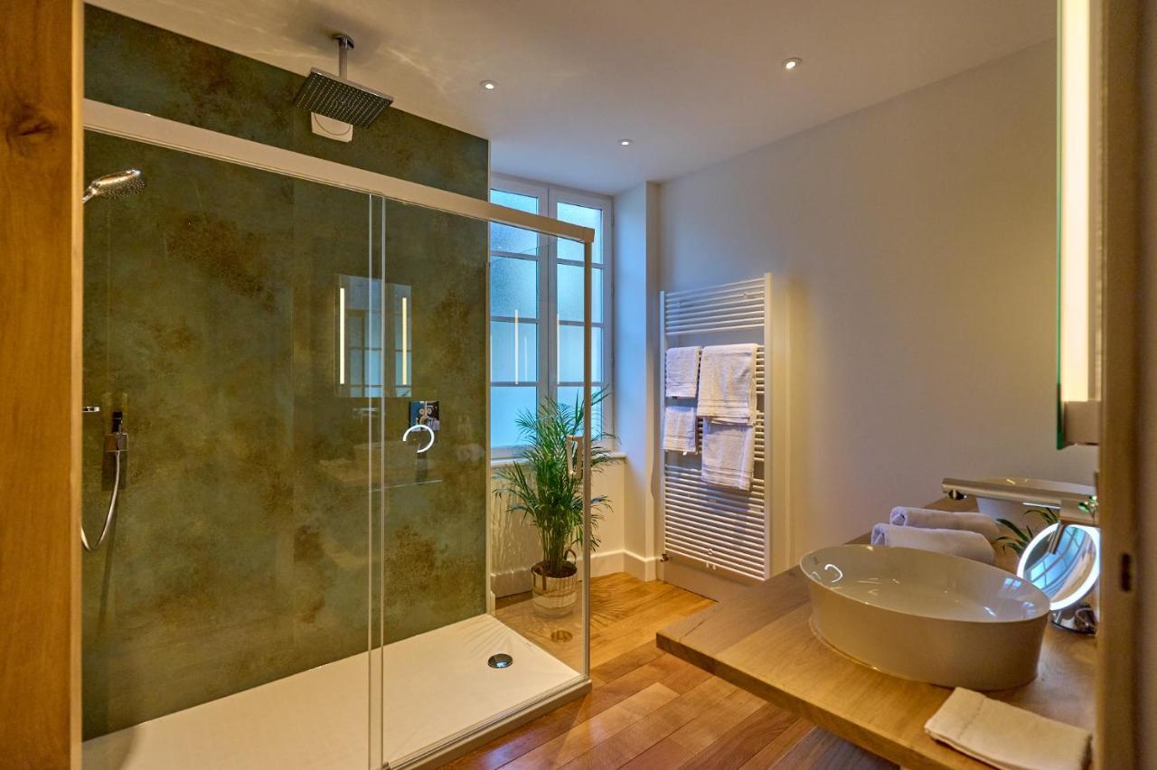 Appartement Montagnon - Les Suites Du Palais - Classe 4 Etoiles, Parking Prive, Vue Cathedrale, 3 Chambres, Primo C0Nciergerie نيفي المظهر الخارجي الصورة