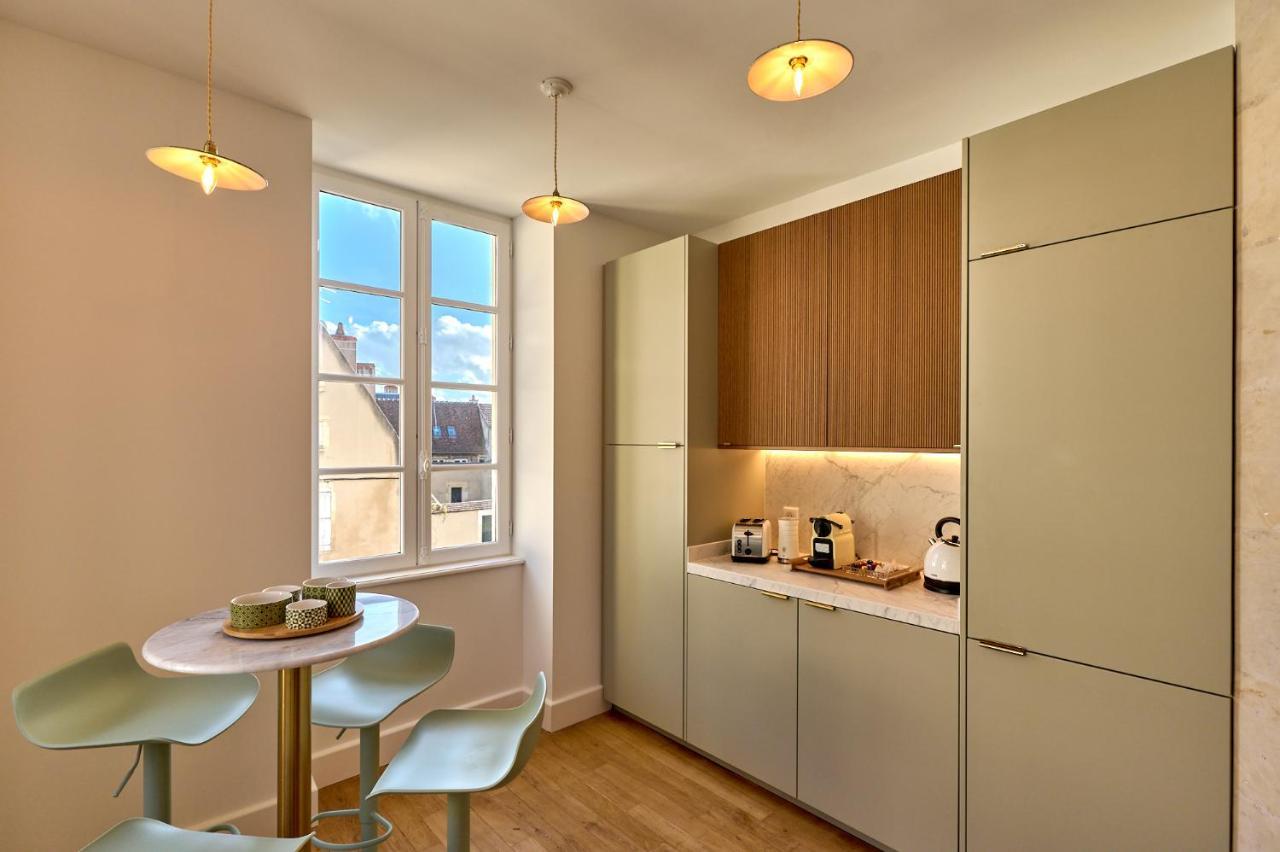 Appartement Montagnon - Les Suites Du Palais - Classe 4 Etoiles, Parking Prive, Vue Cathedrale, 3 Chambres, Primo C0Nciergerie نيفي المظهر الخارجي الصورة