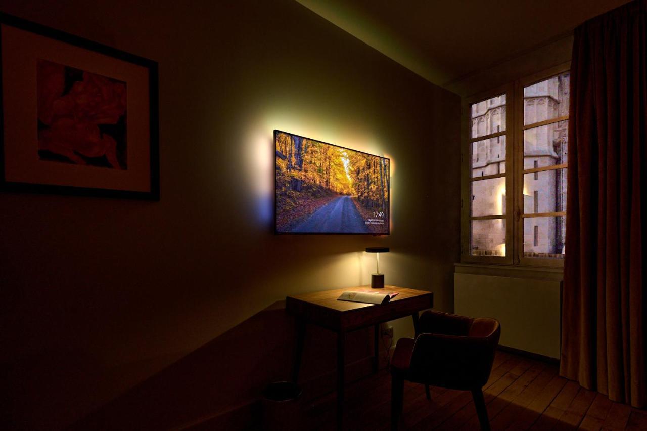 Appartement Montagnon - Les Suites Du Palais - Classe 4 Etoiles, Parking Prive, Vue Cathedrale, 3 Chambres, Primo C0Nciergerie نيفي المظهر الخارجي الصورة