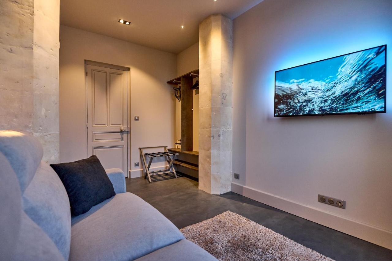 Appartement Montagnon - Les Suites Du Palais - Classe 4 Etoiles, Parking Prive, Vue Cathedrale, 3 Chambres, Primo C0Nciergerie نيفي المظهر الخارجي الصورة