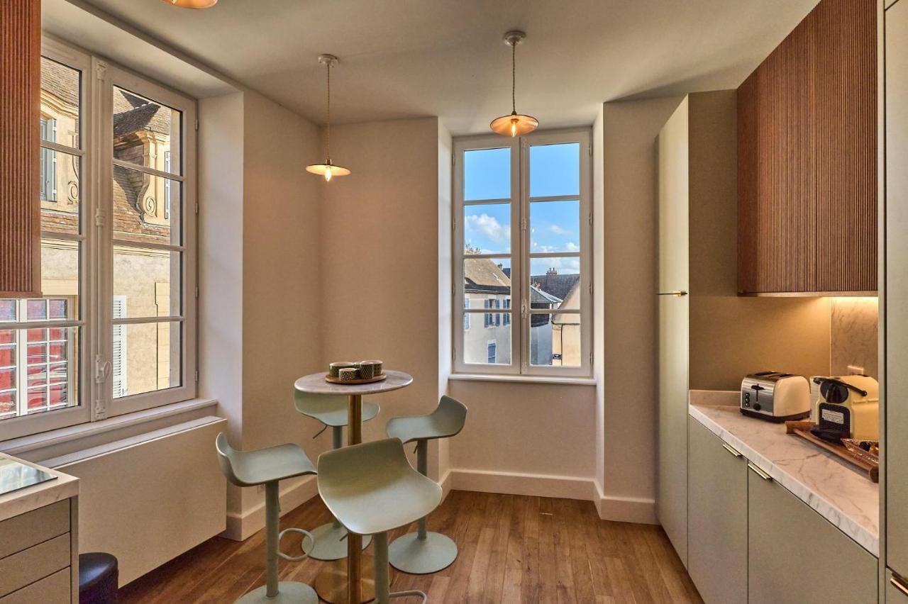 Appartement Montagnon - Les Suites Du Palais - Classe 4 Etoiles, Parking Prive, Vue Cathedrale, 3 Chambres, Primo C0Nciergerie نيفي المظهر الخارجي الصورة