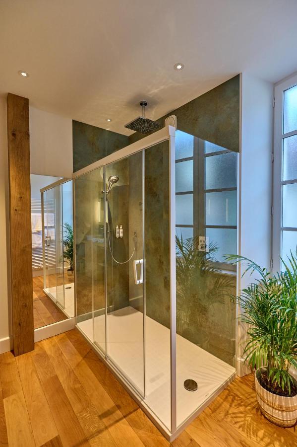 Appartement Montagnon - Les Suites Du Palais - Classe 4 Etoiles, Parking Prive, Vue Cathedrale, 3 Chambres, Primo C0Nciergerie نيفي المظهر الخارجي الصورة