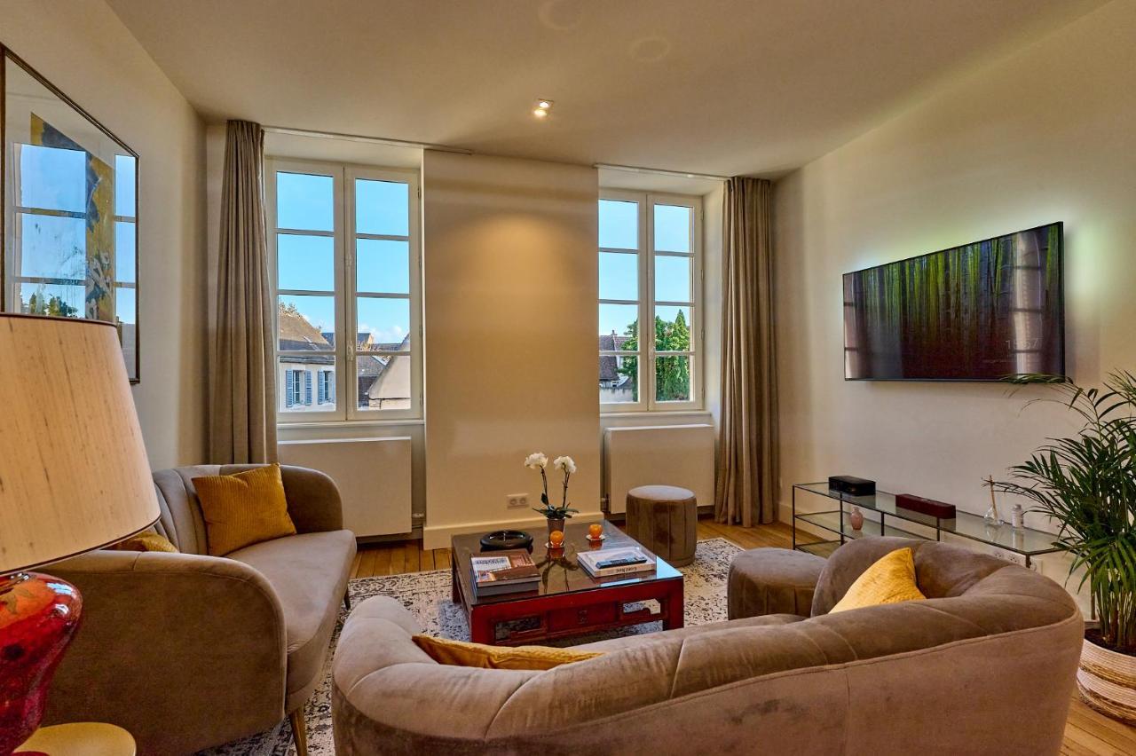 Appartement Montagnon - Les Suites Du Palais - Classe 4 Etoiles, Parking Prive, Vue Cathedrale, 3 Chambres, Primo C0Nciergerie نيفي المظهر الخارجي الصورة