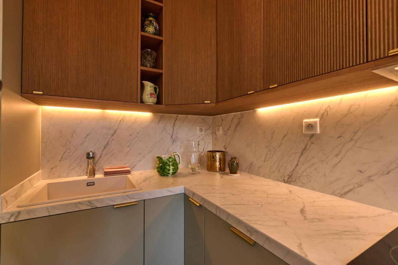 Appartement Montagnon - Les Suites Du Palais - Classe 4 Etoiles, Parking Prive, Vue Cathedrale, 3 Chambres, Primo C0Nciergerie نيفي المظهر الخارجي الصورة