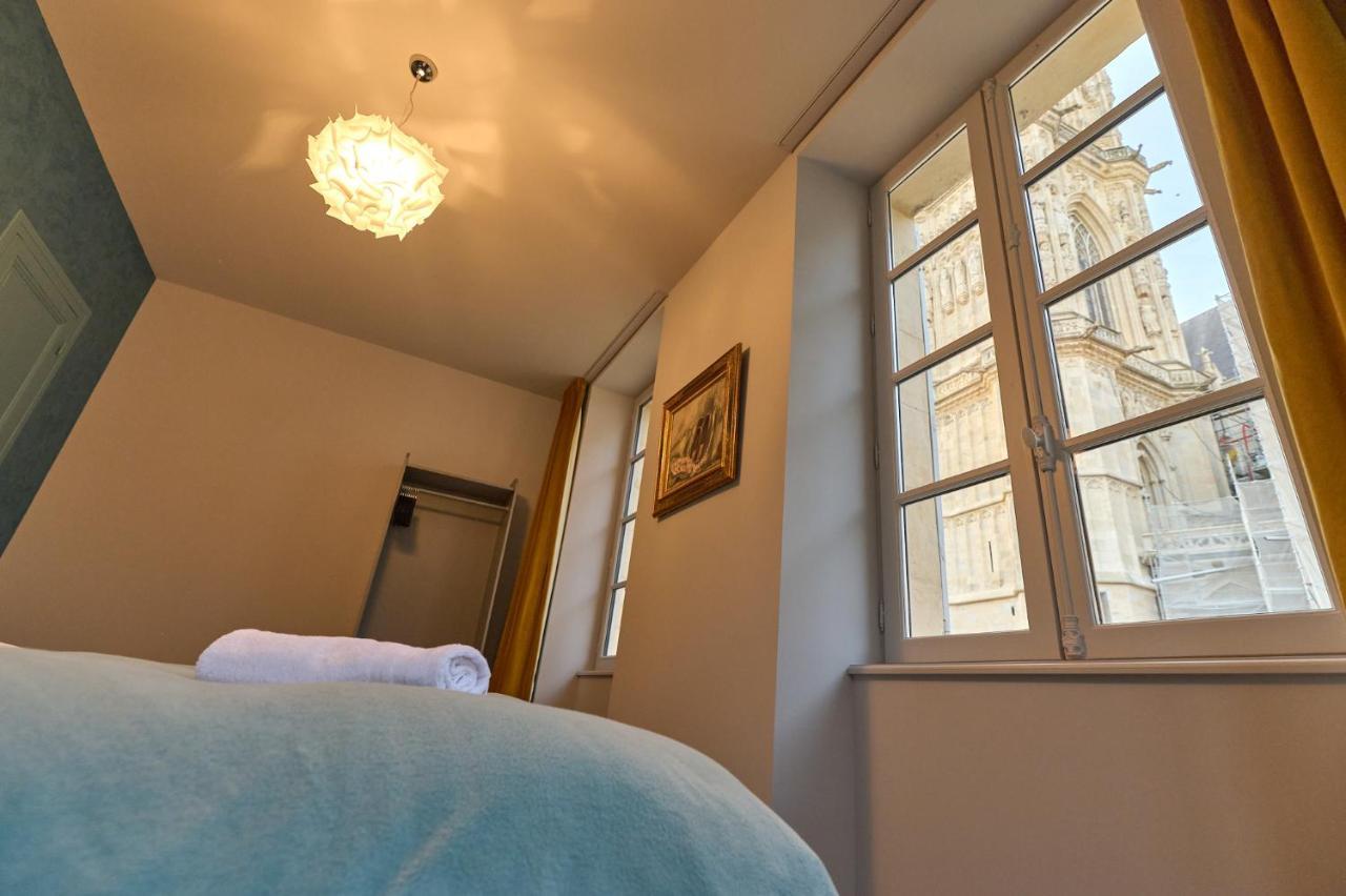 Appartement Montagnon - Les Suites Du Palais - Classe 4 Etoiles, Parking Prive, Vue Cathedrale, 3 Chambres, Primo C0Nciergerie نيفي المظهر الخارجي الصورة